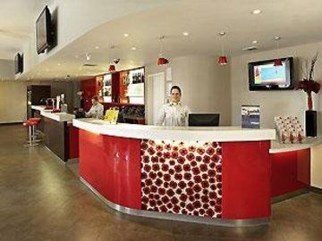 Ibis Stratford Hotel 3*