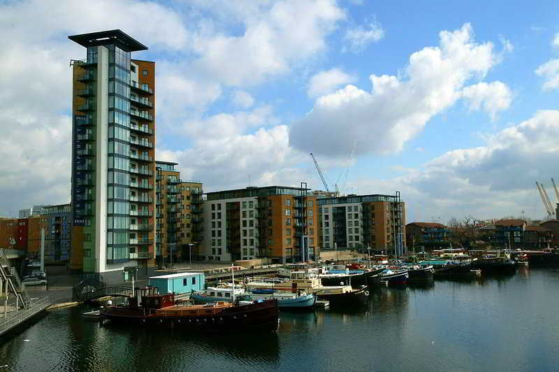 Fraser Place Canary Wharf Apartment London
