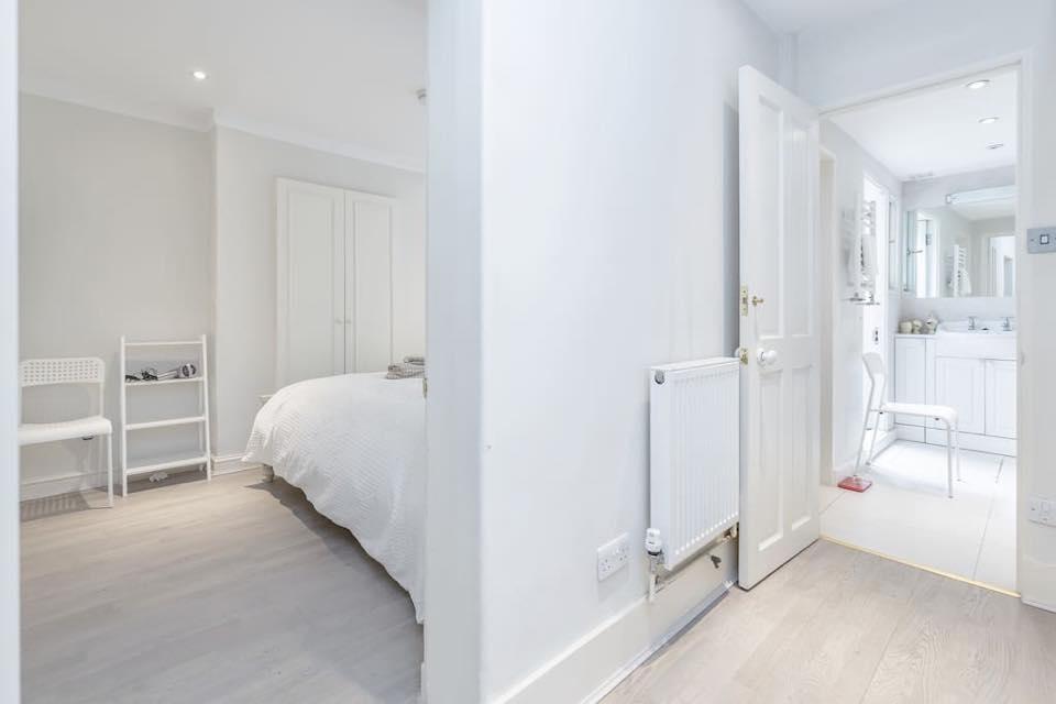 Apartment Victoria Square London