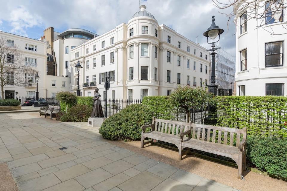 Apartment Victoria Square London