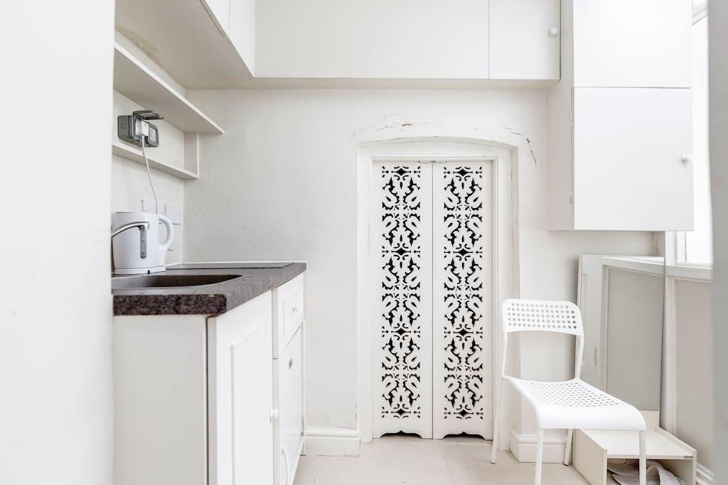 Victoria Square Apartment *