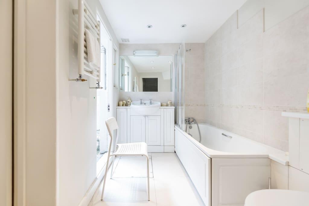 Victoria Square Apartment *