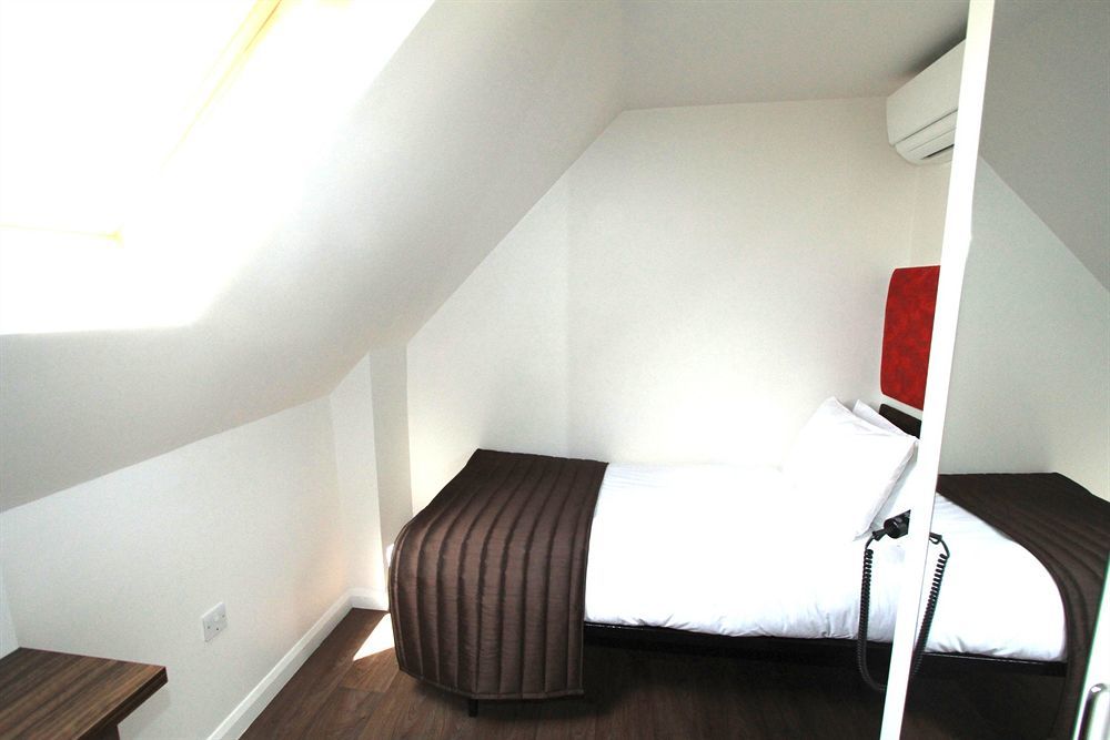 Chiswick Hotel 4*