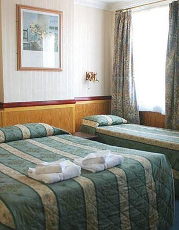 Lincoln House - Guest * London