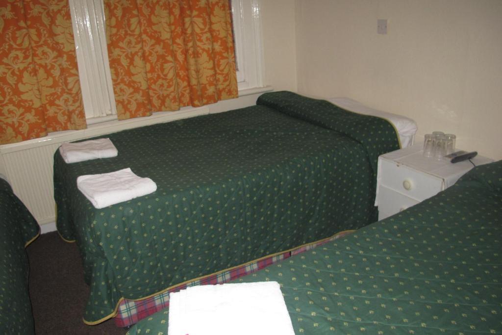 Chiswick Court - Guest house London