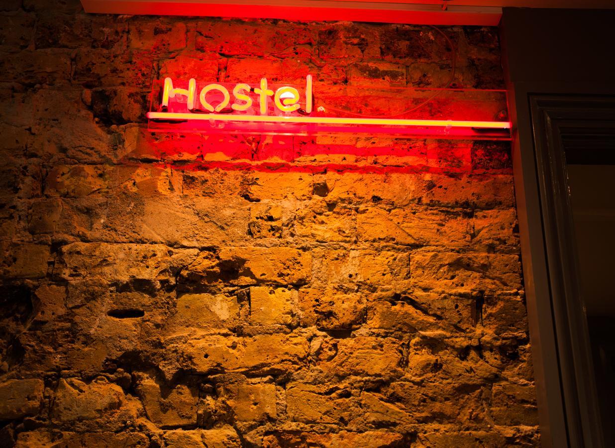 Publove @ The Crown, Battersea Hostel London