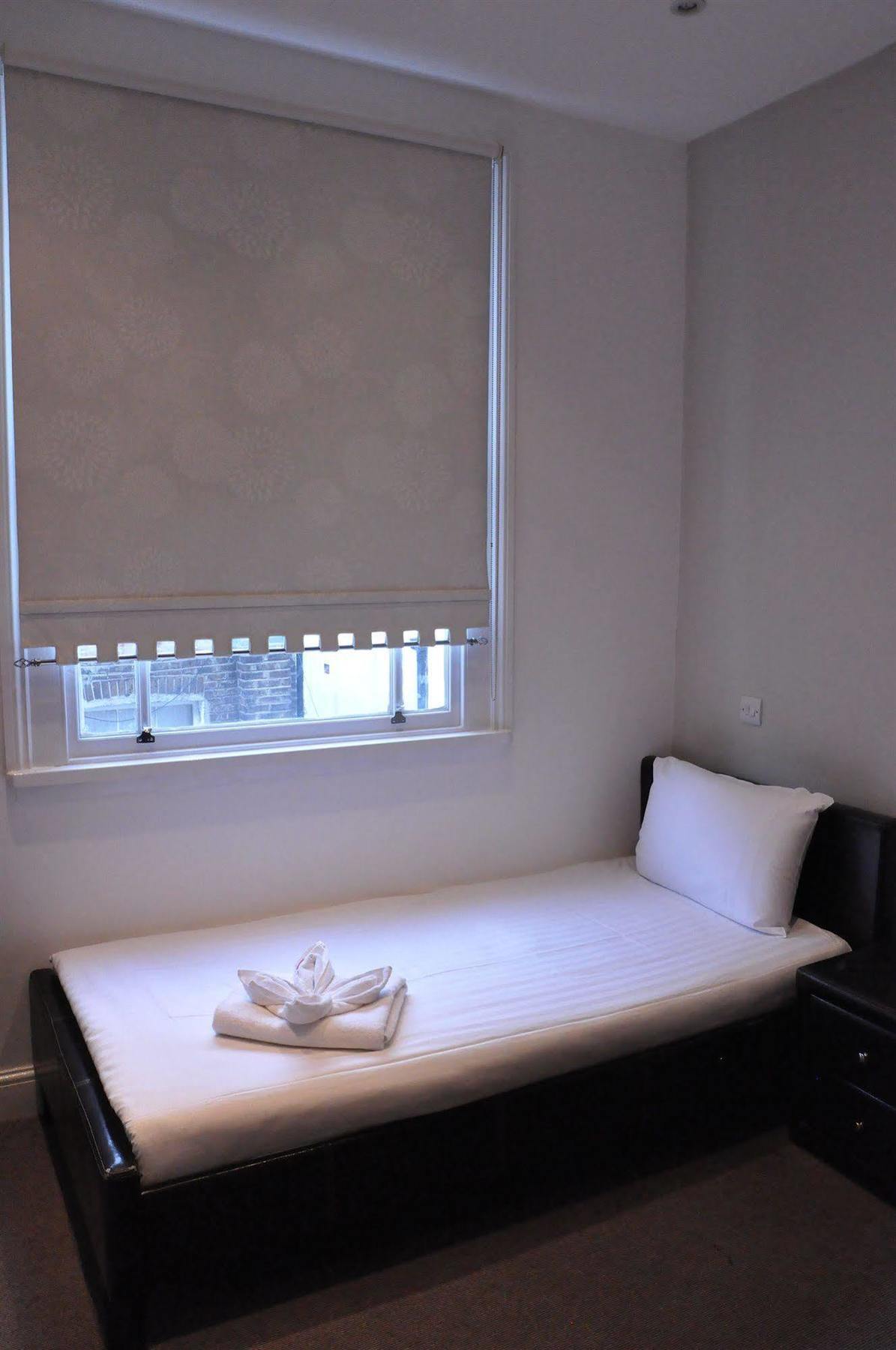 Nox Kensington Gardens 4*