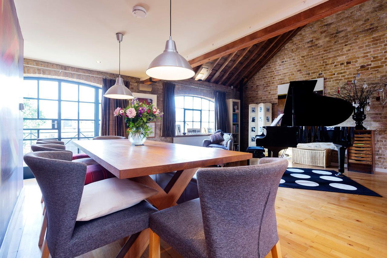 Veeve - Luxurious Leather Warehouse * Londres