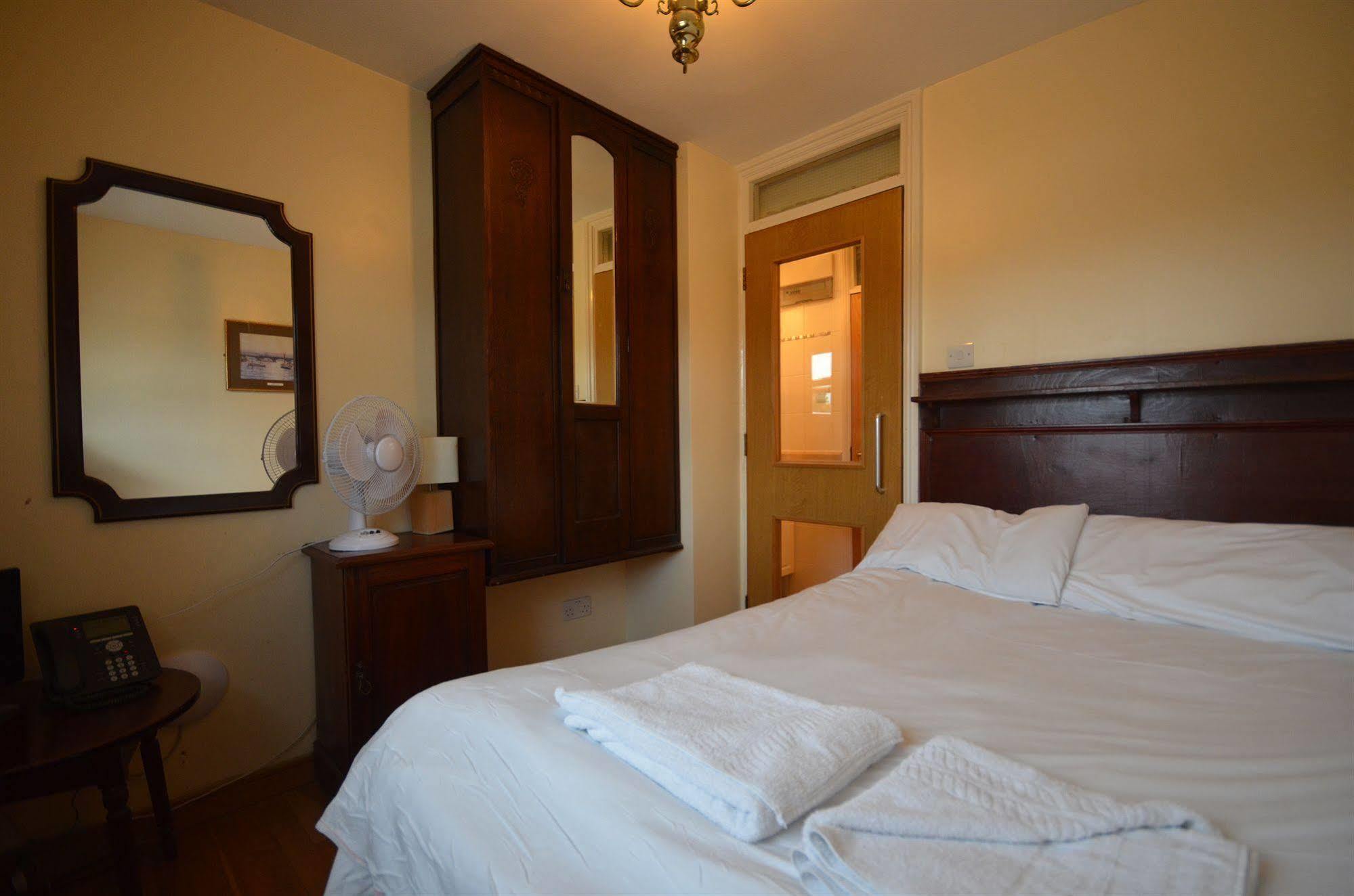West Brompton 4*