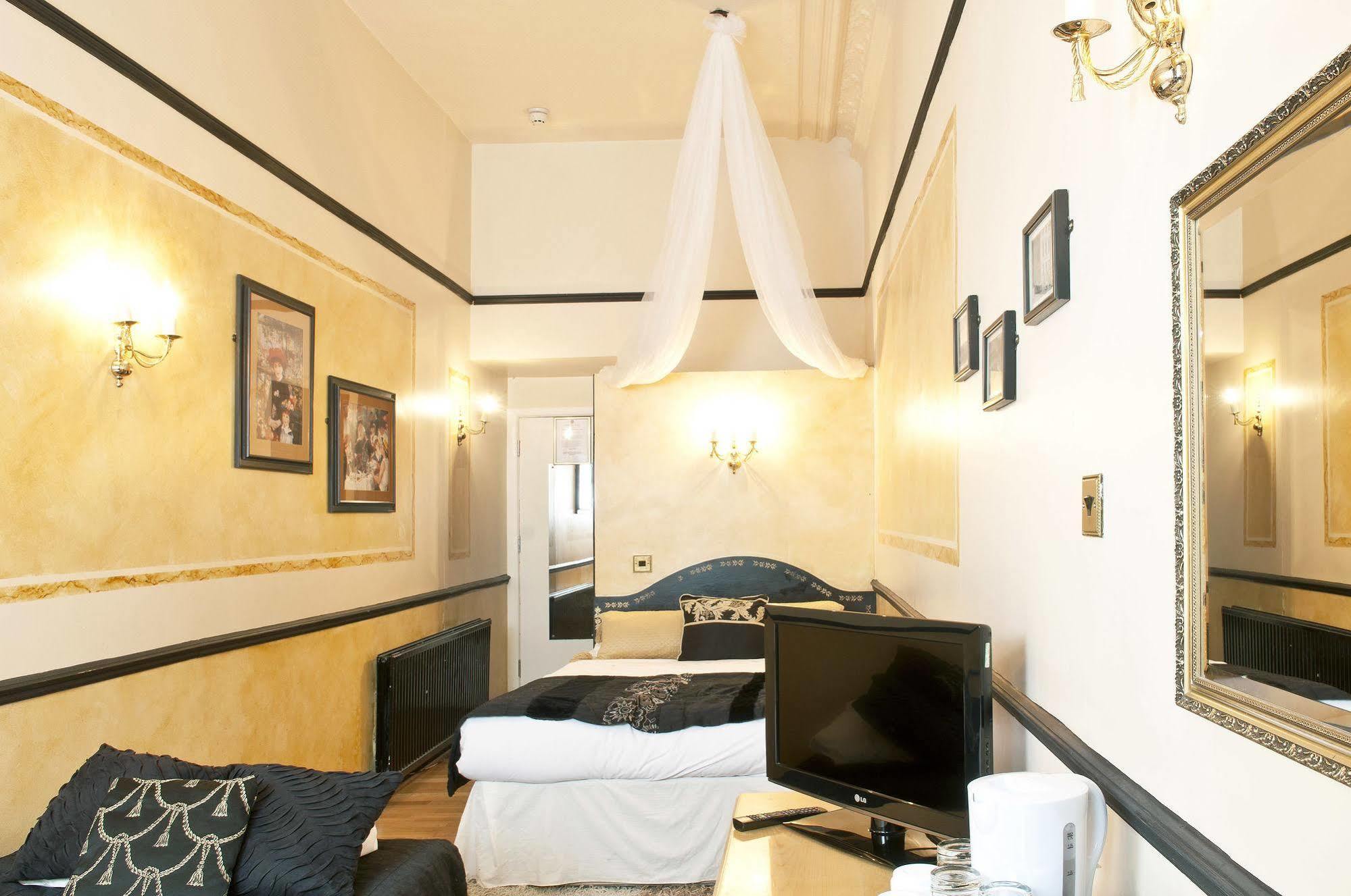 Hotel Rushmore 3*