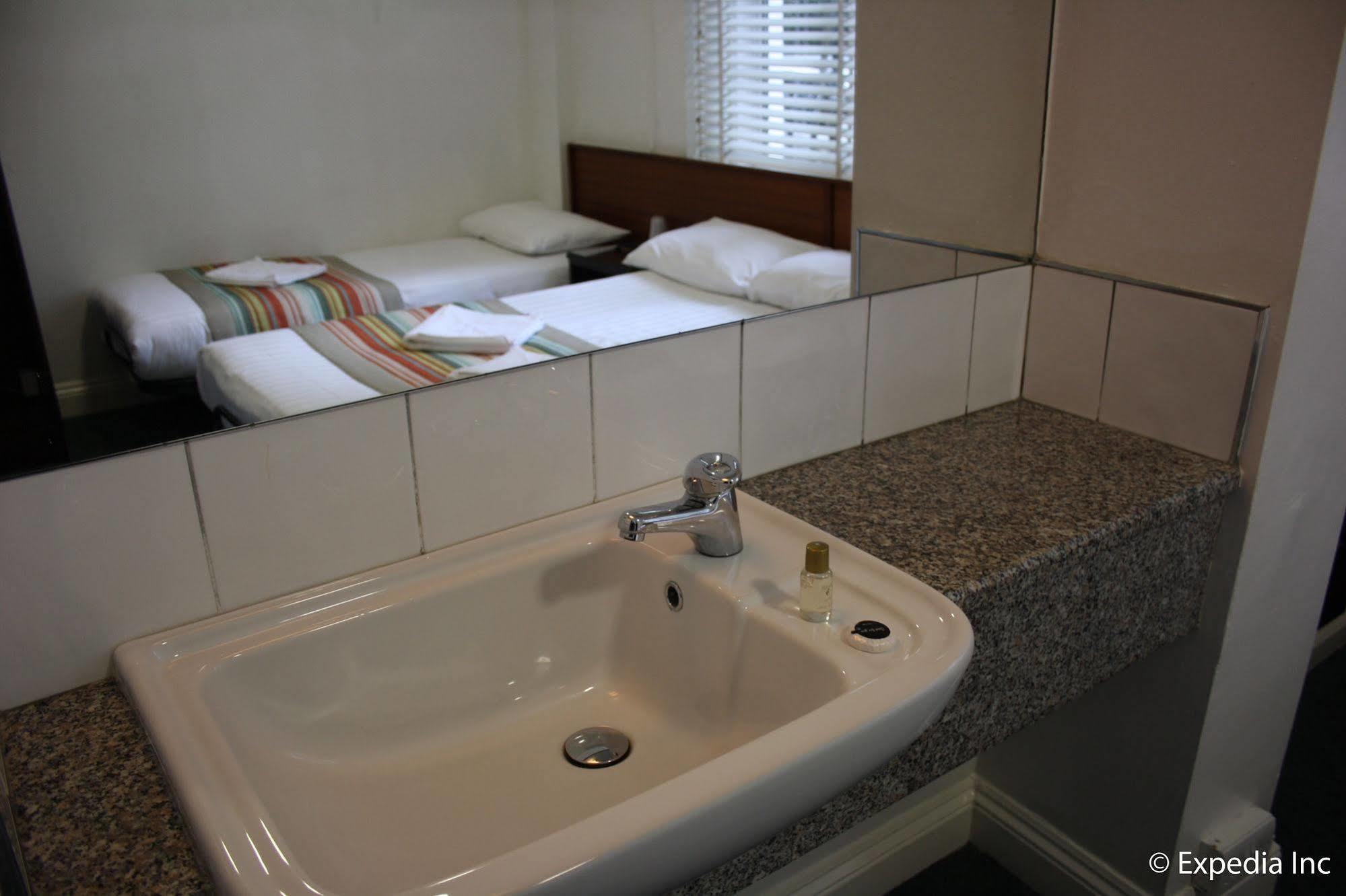 Howard Winchester Hotell 2*
