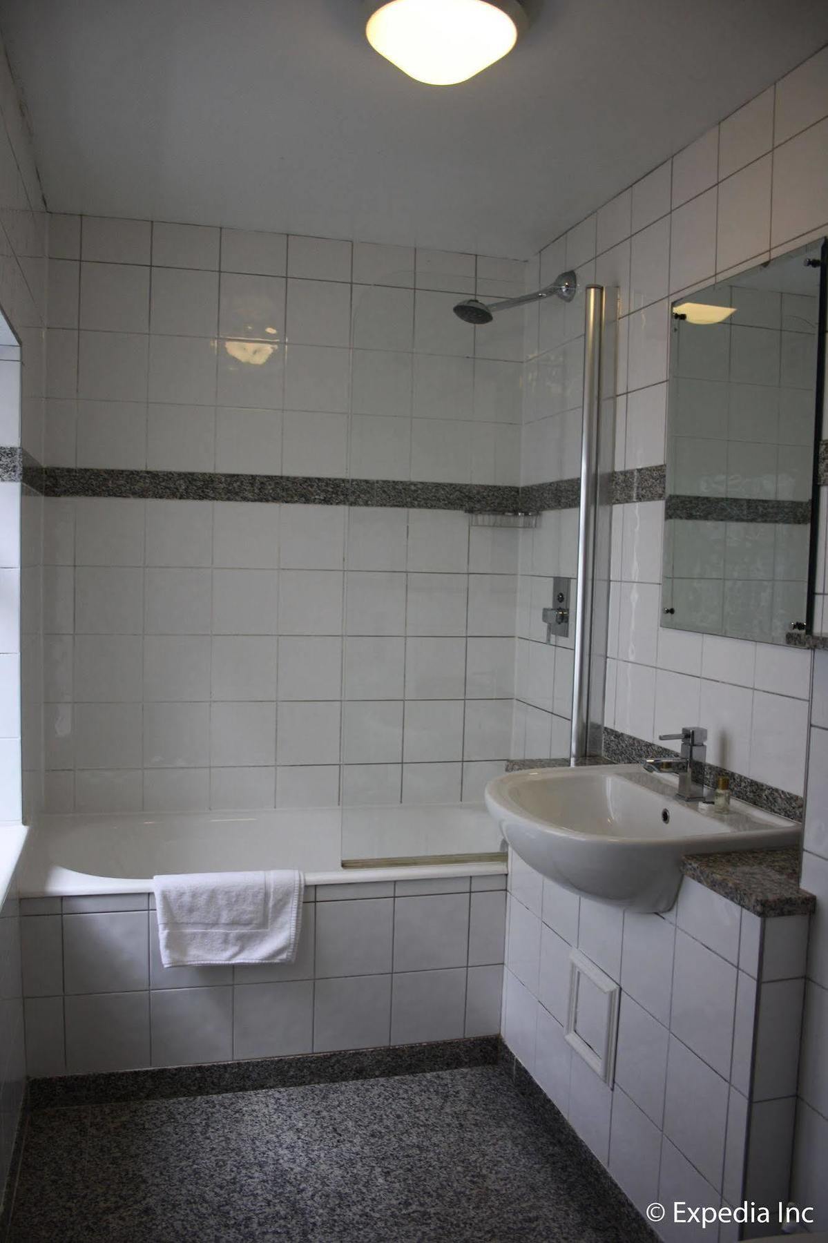 Howard Winchester Hotell 2*
