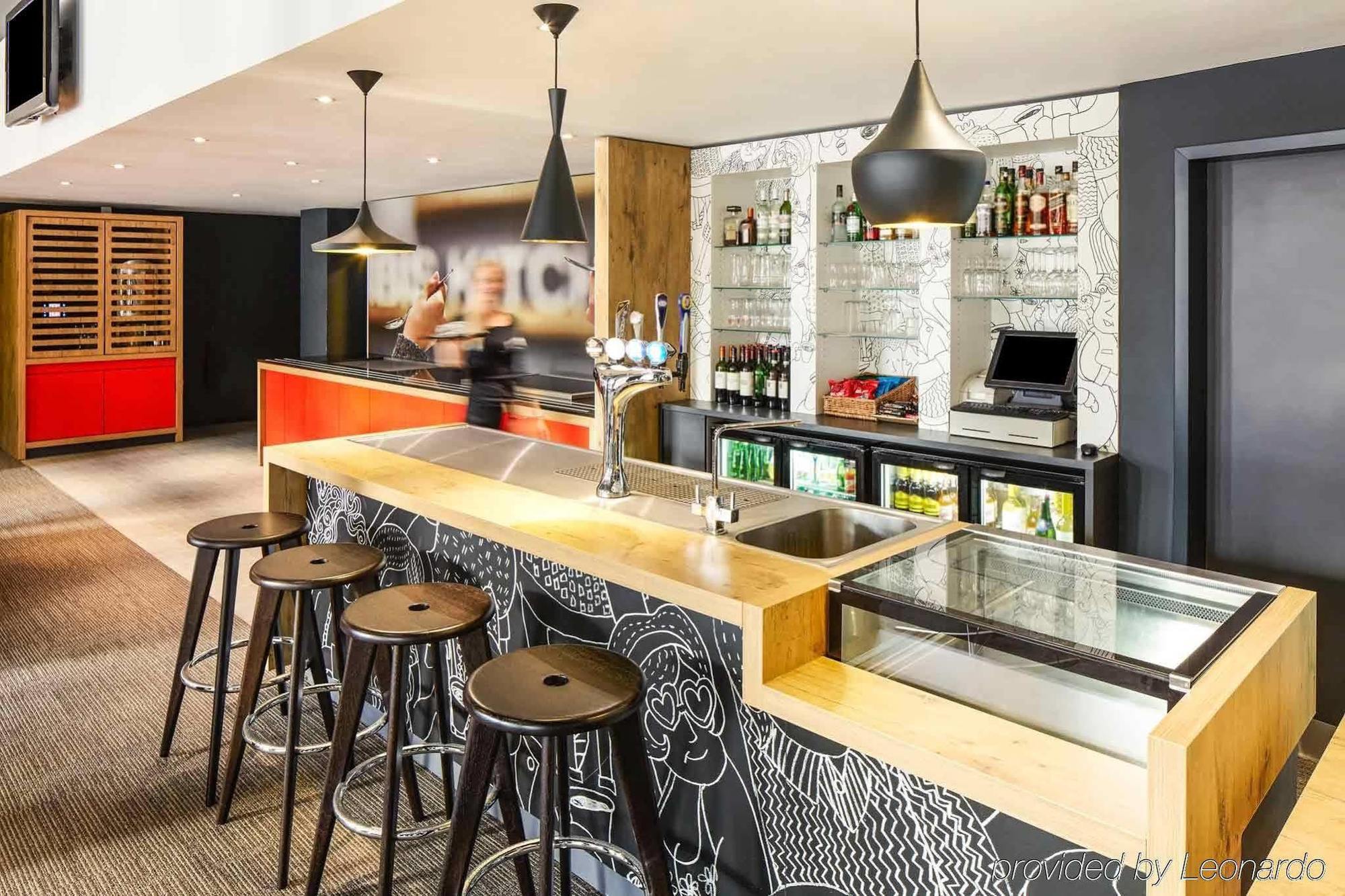 Ibis Stratford Hotel 3*