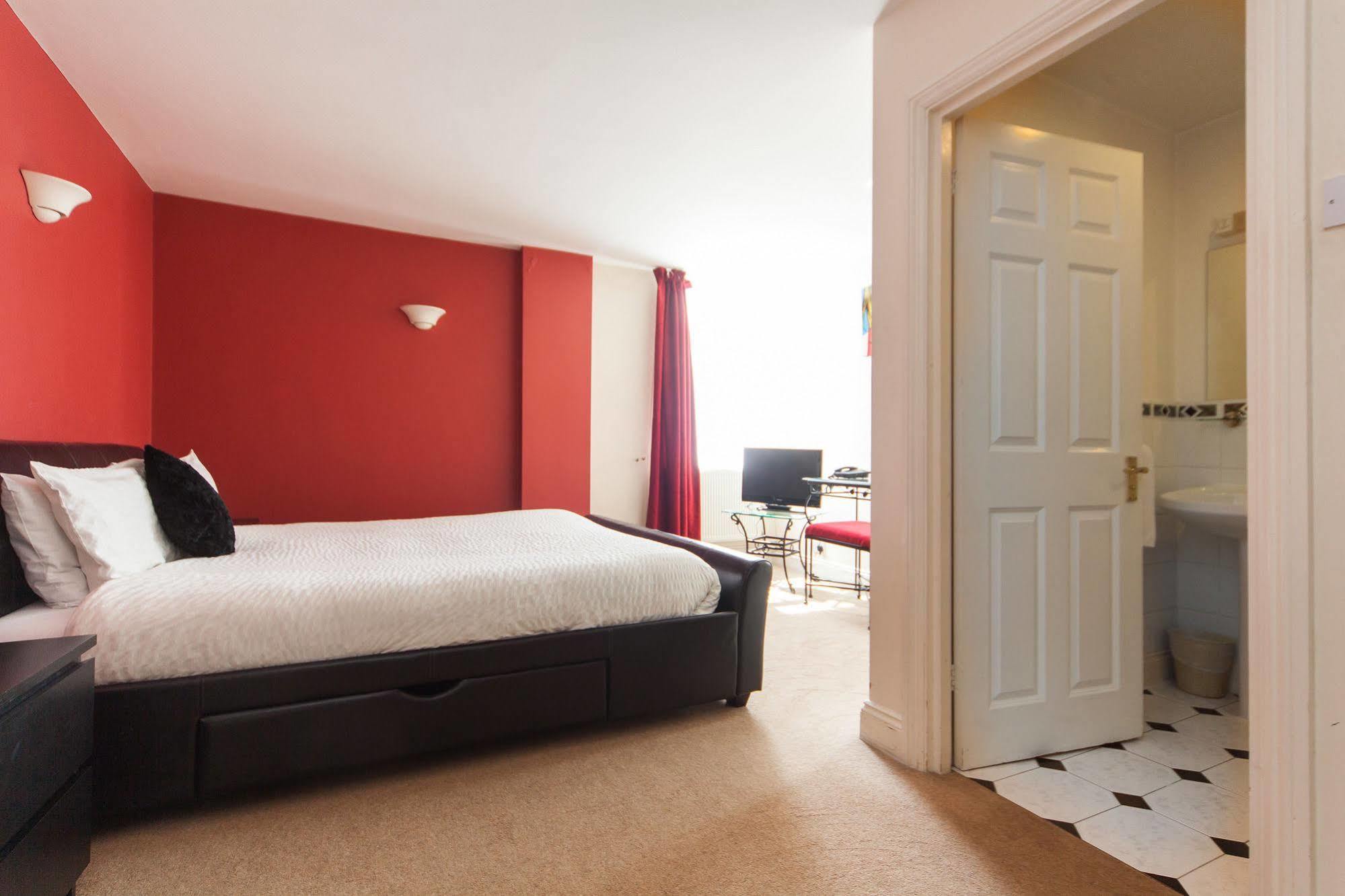 Park Lane Aparthotel 4*
