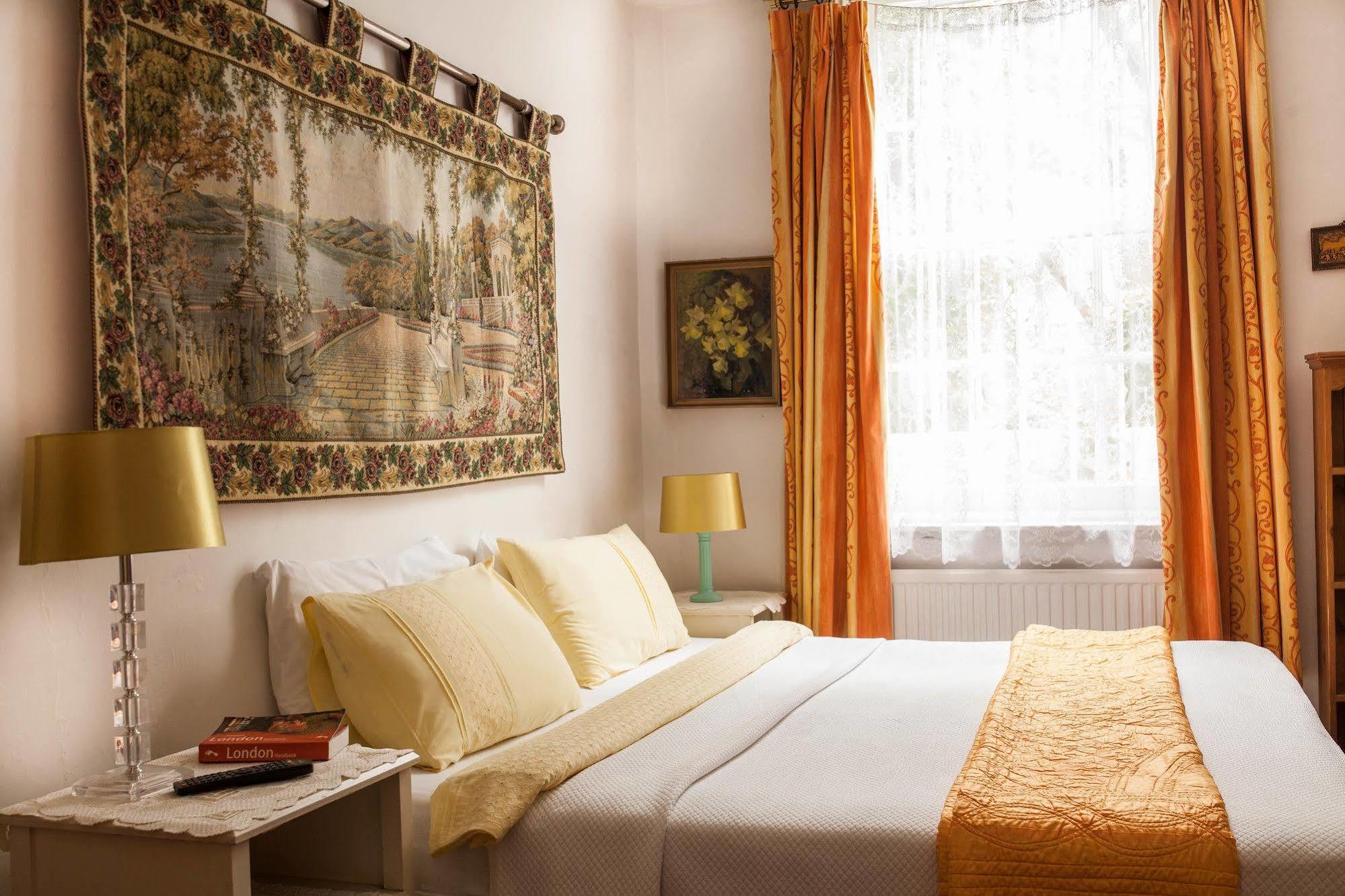 Bed & Breakfast Juliette's London