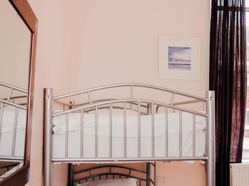 Barkston Earls Court * London