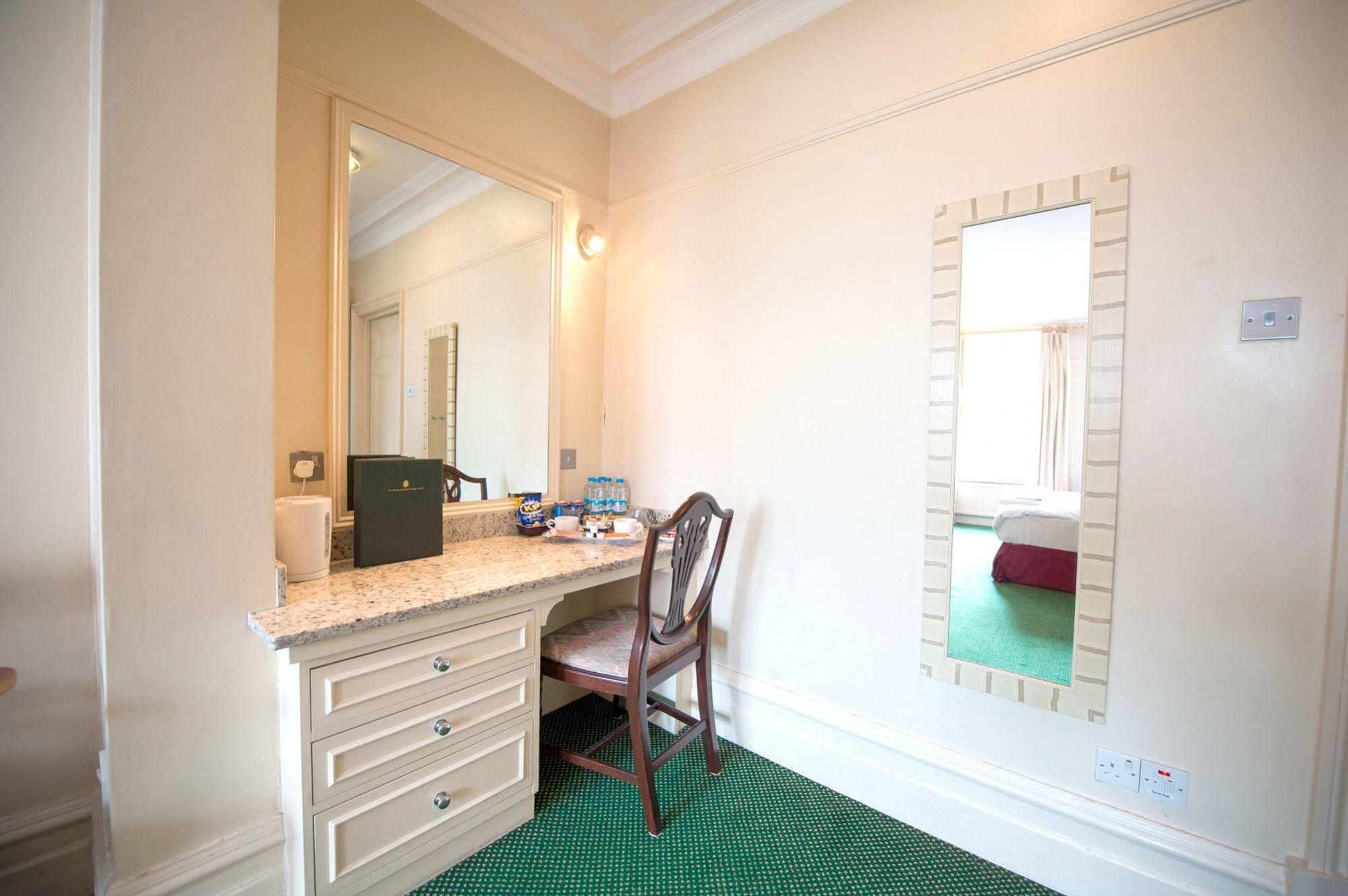 Knightsbridge 4* London