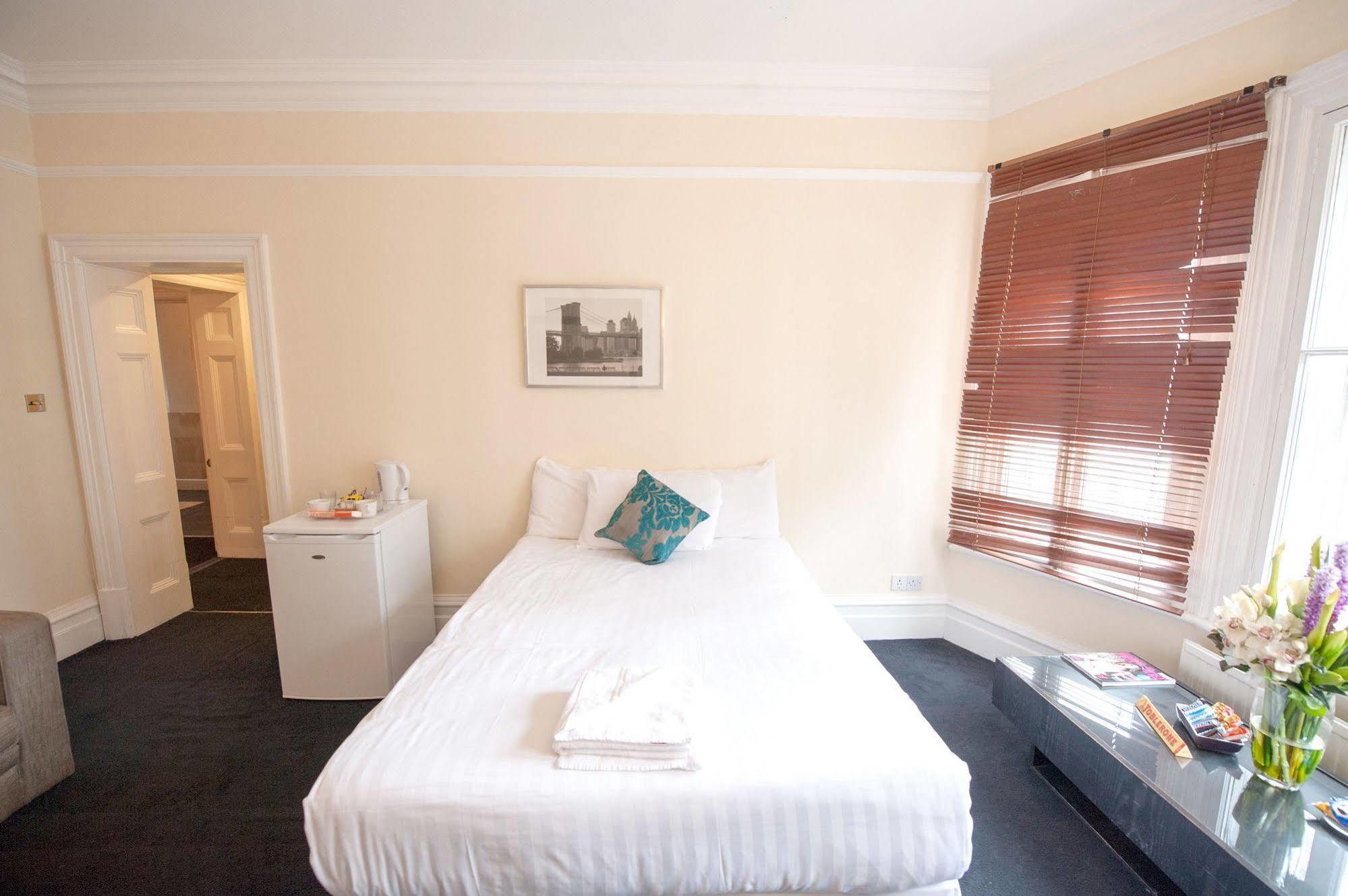 Knightsbridge Hotel