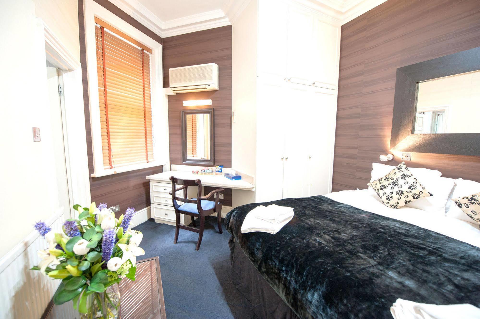 Knightsbridge Hotel