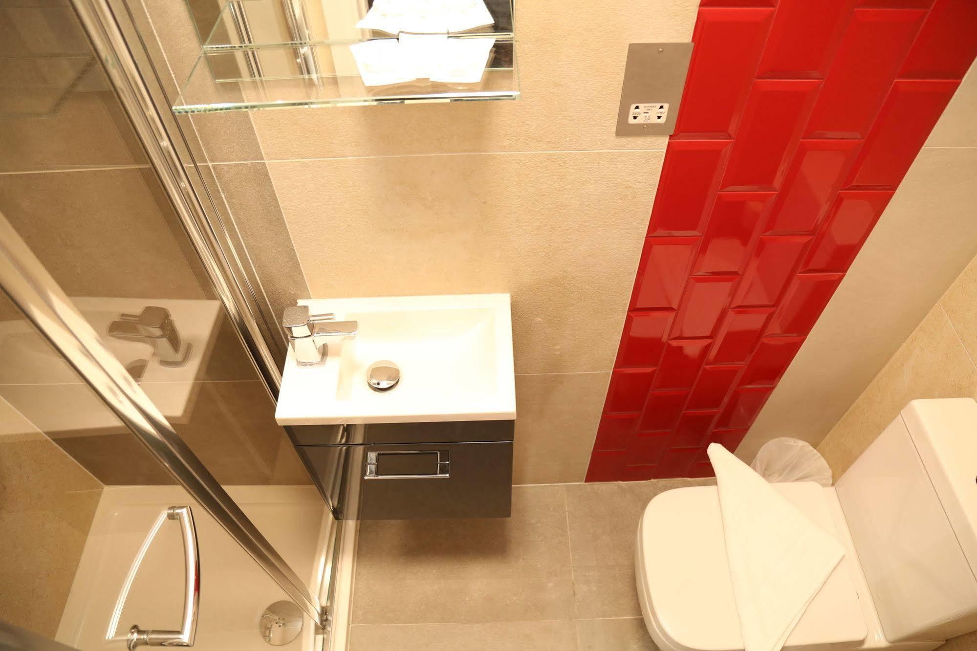 Hotel Wembley Park 3*