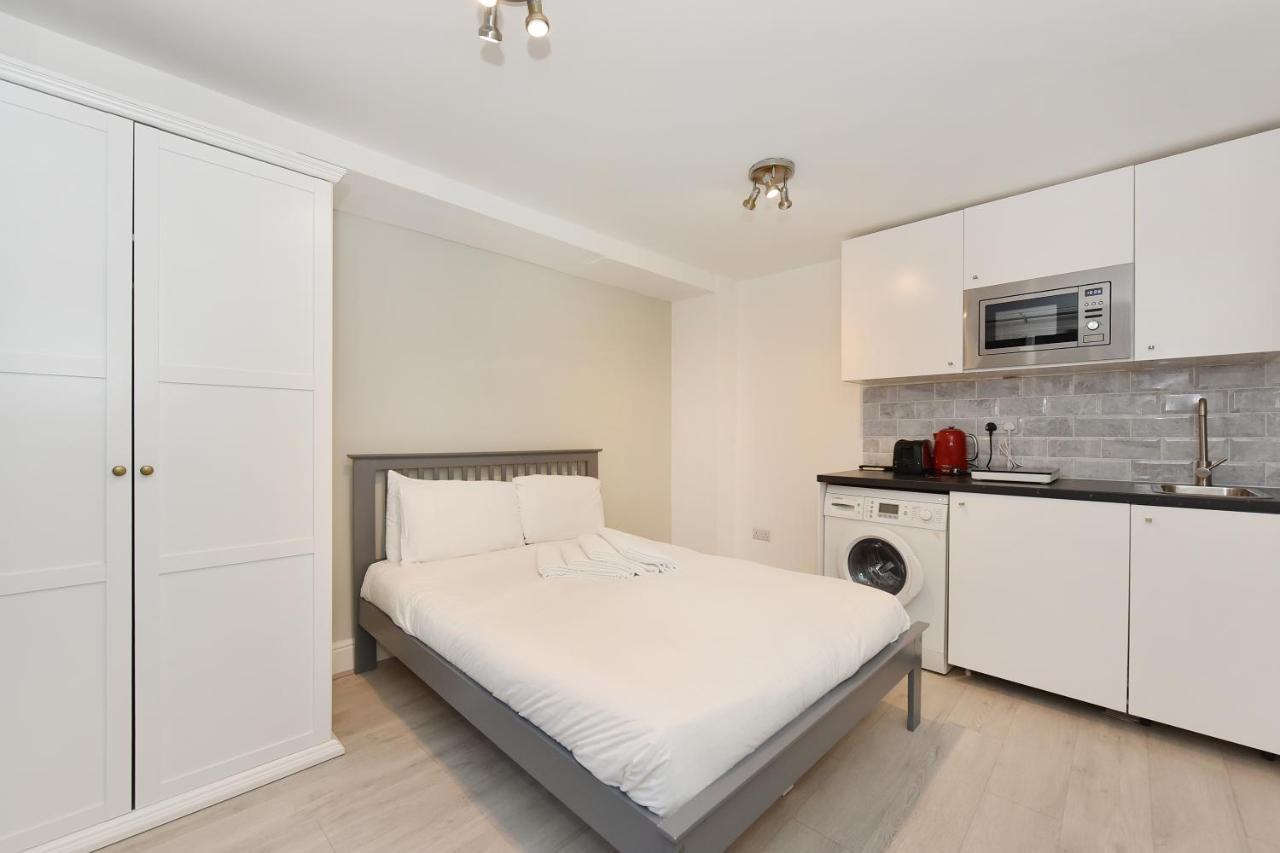 Chancery Lane Apartment *