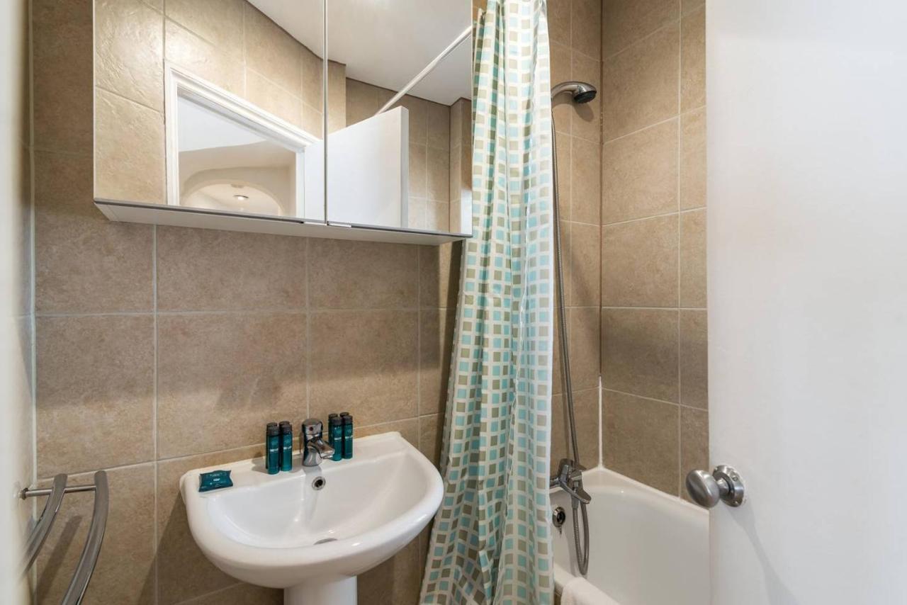Leilighet 2br Spacious Flat In West Kensington Fits 6! London