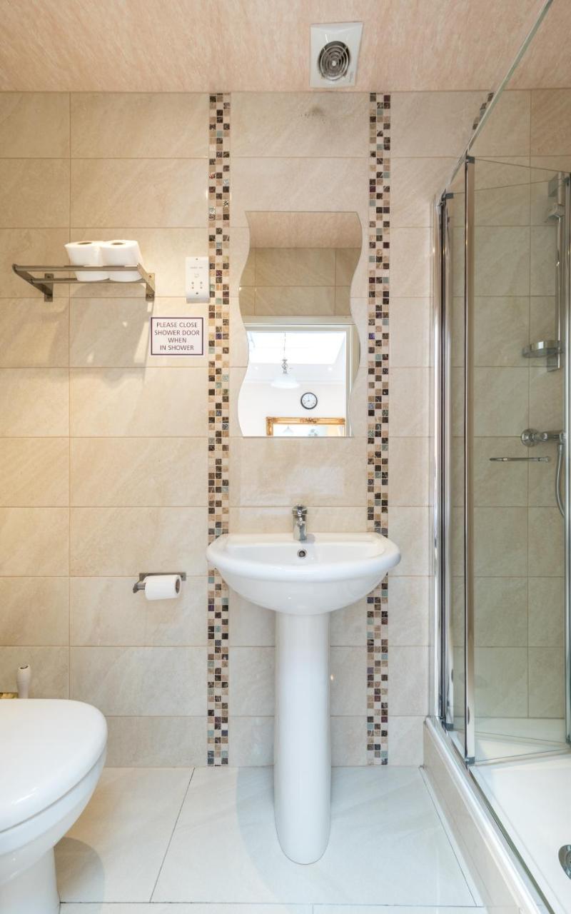 Royal By Saba Bed & Breakfast London