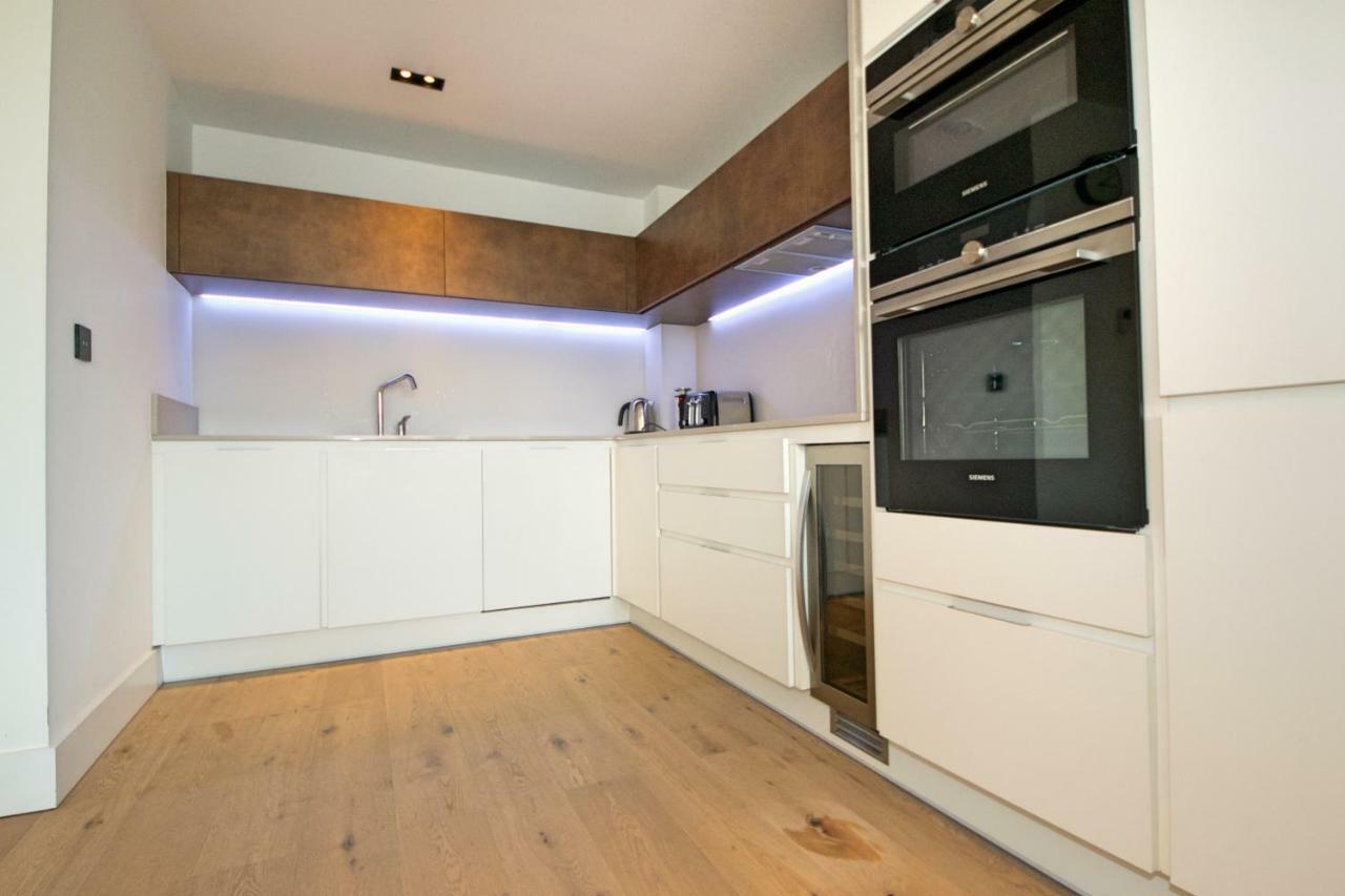 High End Vauxhall Apartment *