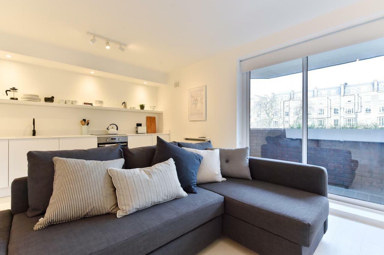 Minimalist Studio With Balcony In Kensington, Sleeps 4 Leilighet
