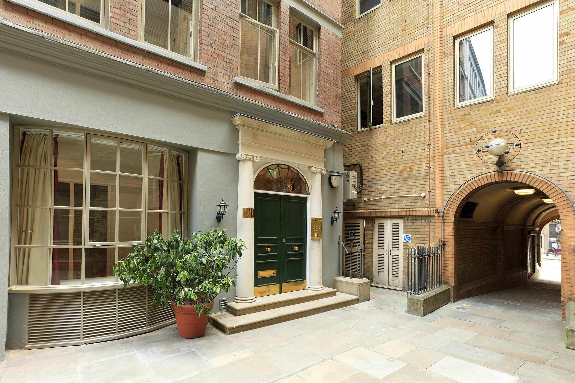 Saco Fleet Street, Crane Court *