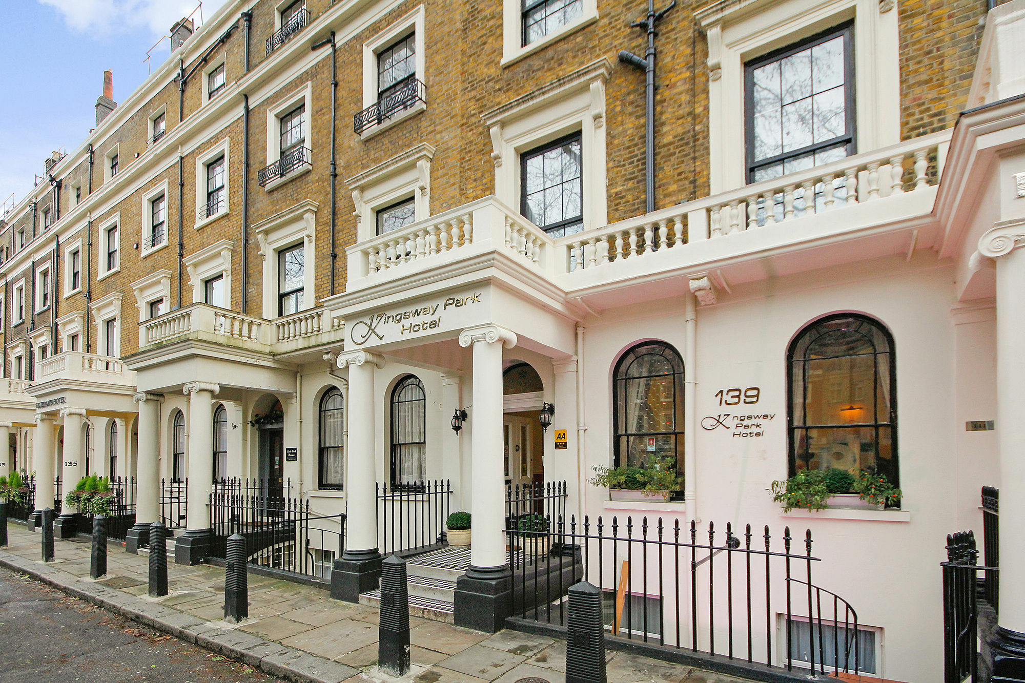 Kingswaypark At Park Avenue London