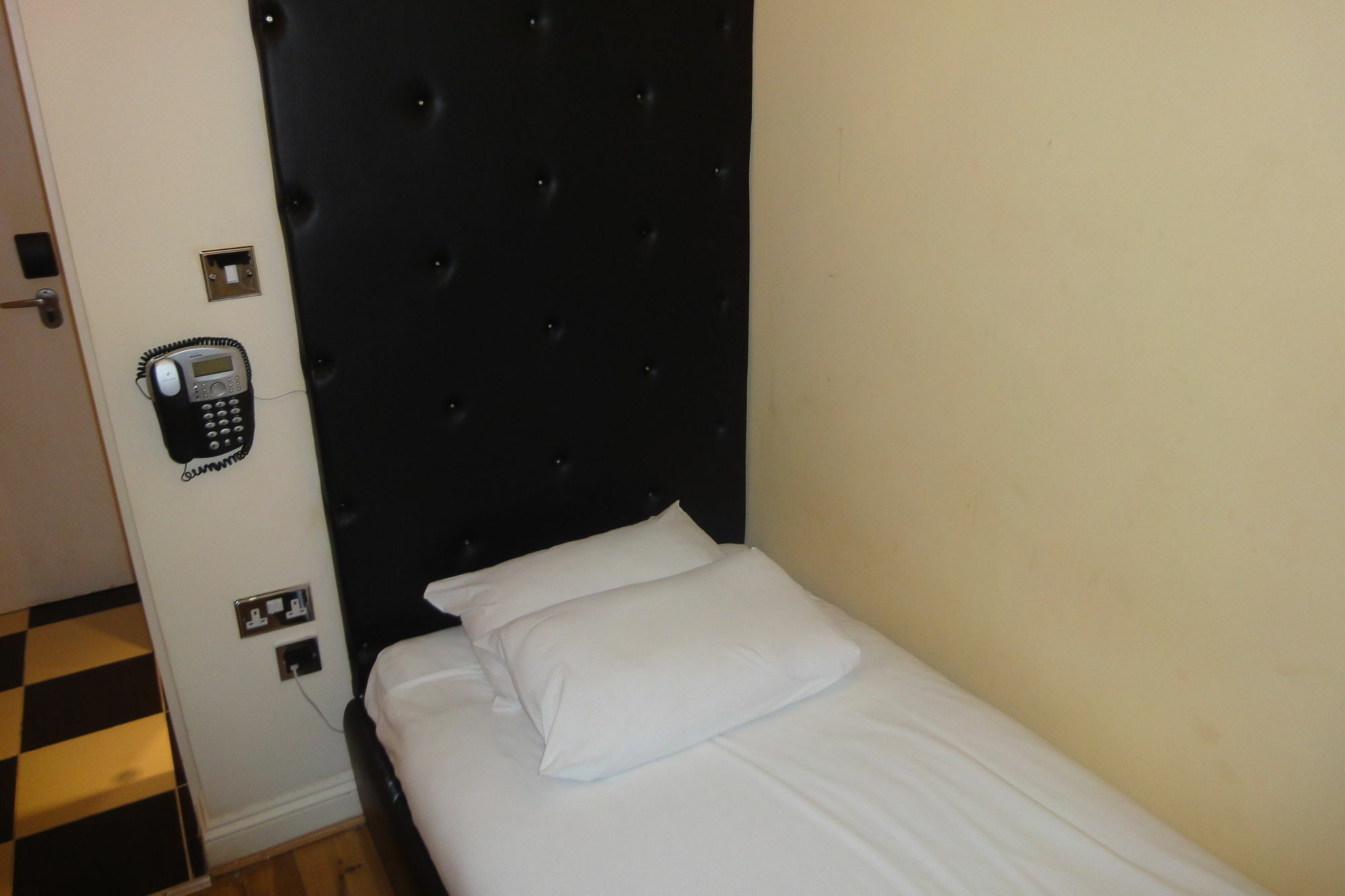 Dylan Earls Court Apartment London