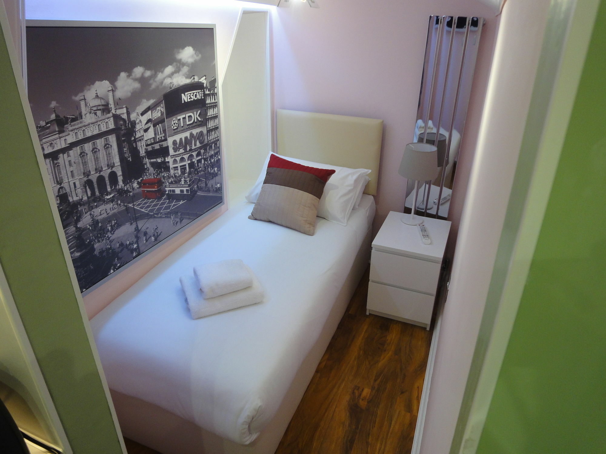 Dylan Earls Court Apartment London