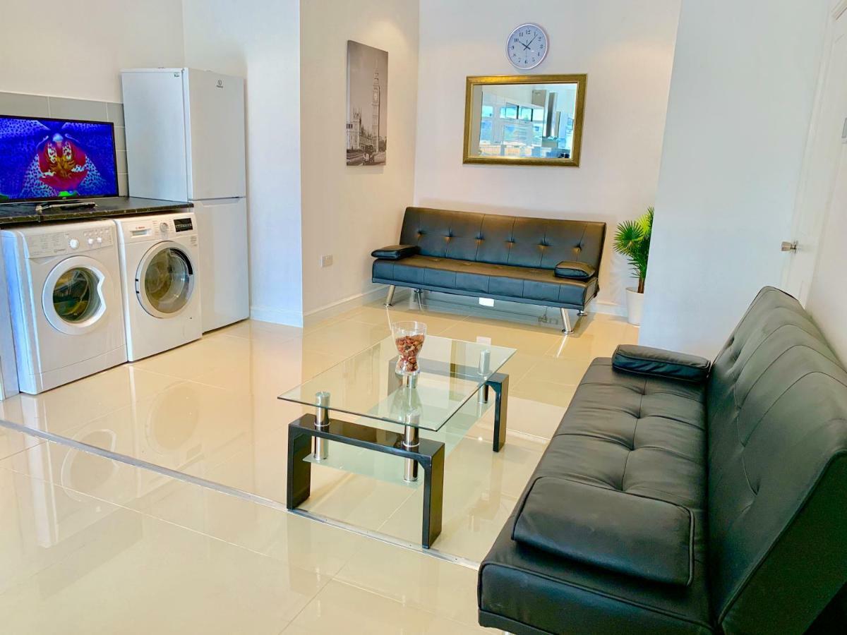 3 Bedrooms, 3 Baths, Spacious Lounge, Full Kitchen, Garden, Ground Floor, Free Parking London