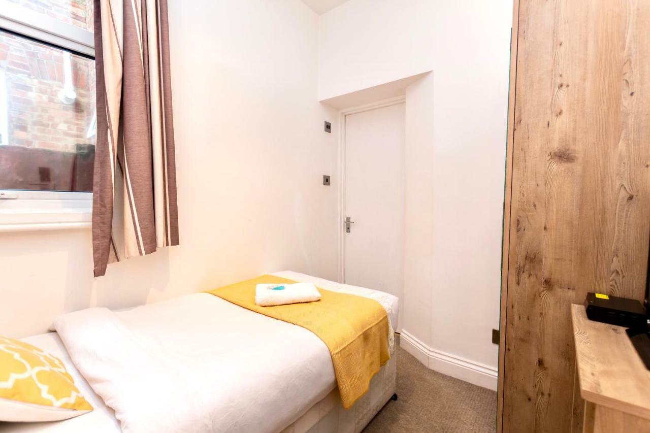 Oyo Tamtam Acton Hotell London