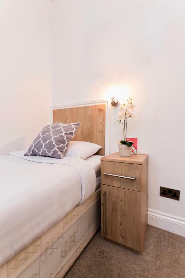 Oyo Tamtam Acton Hotell London