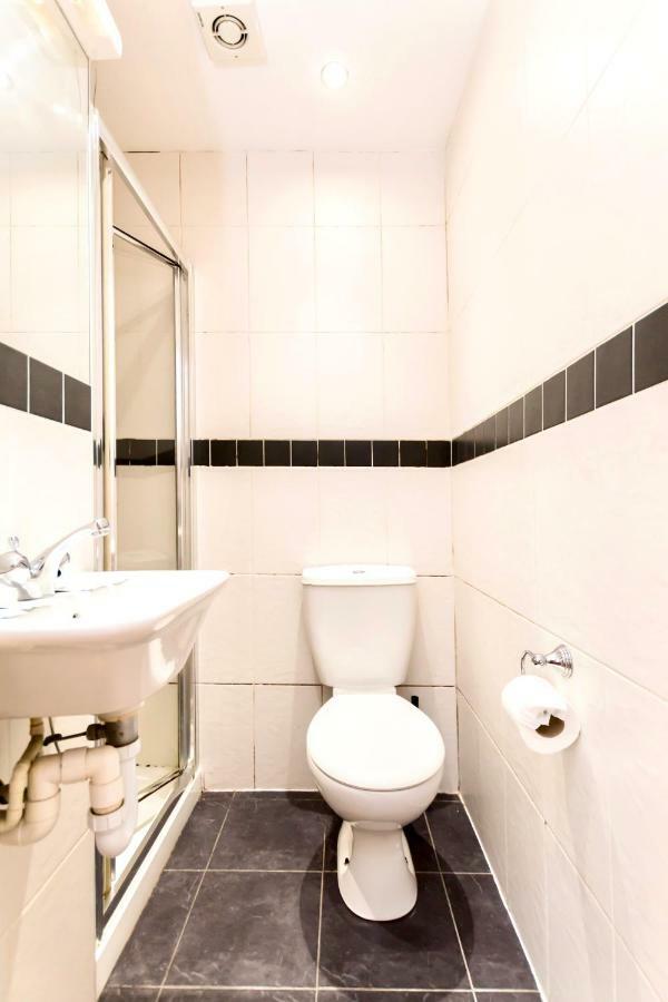 Oyo Tamtam Acton Hotell