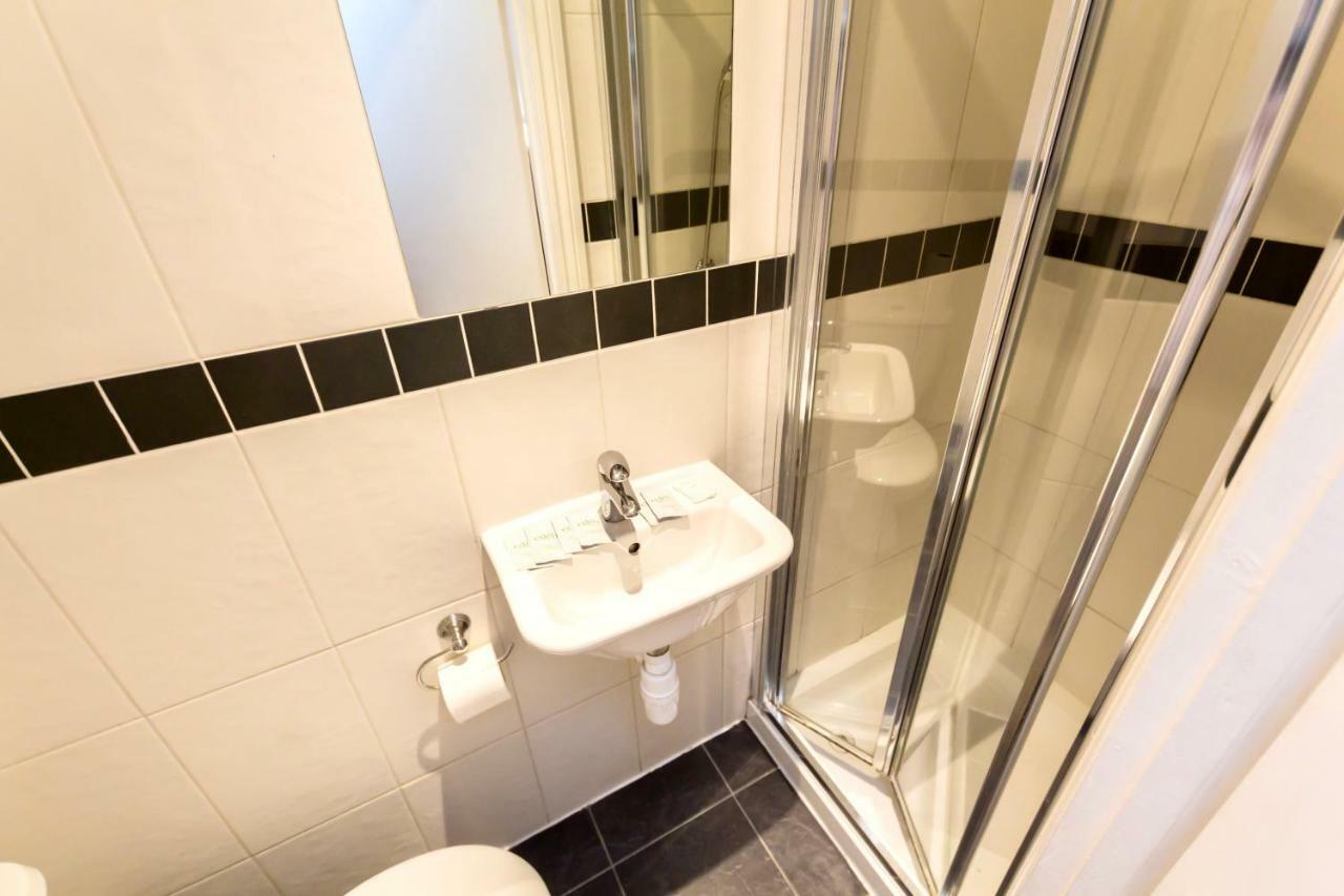 Oyo Tamtam Acton Hotell
