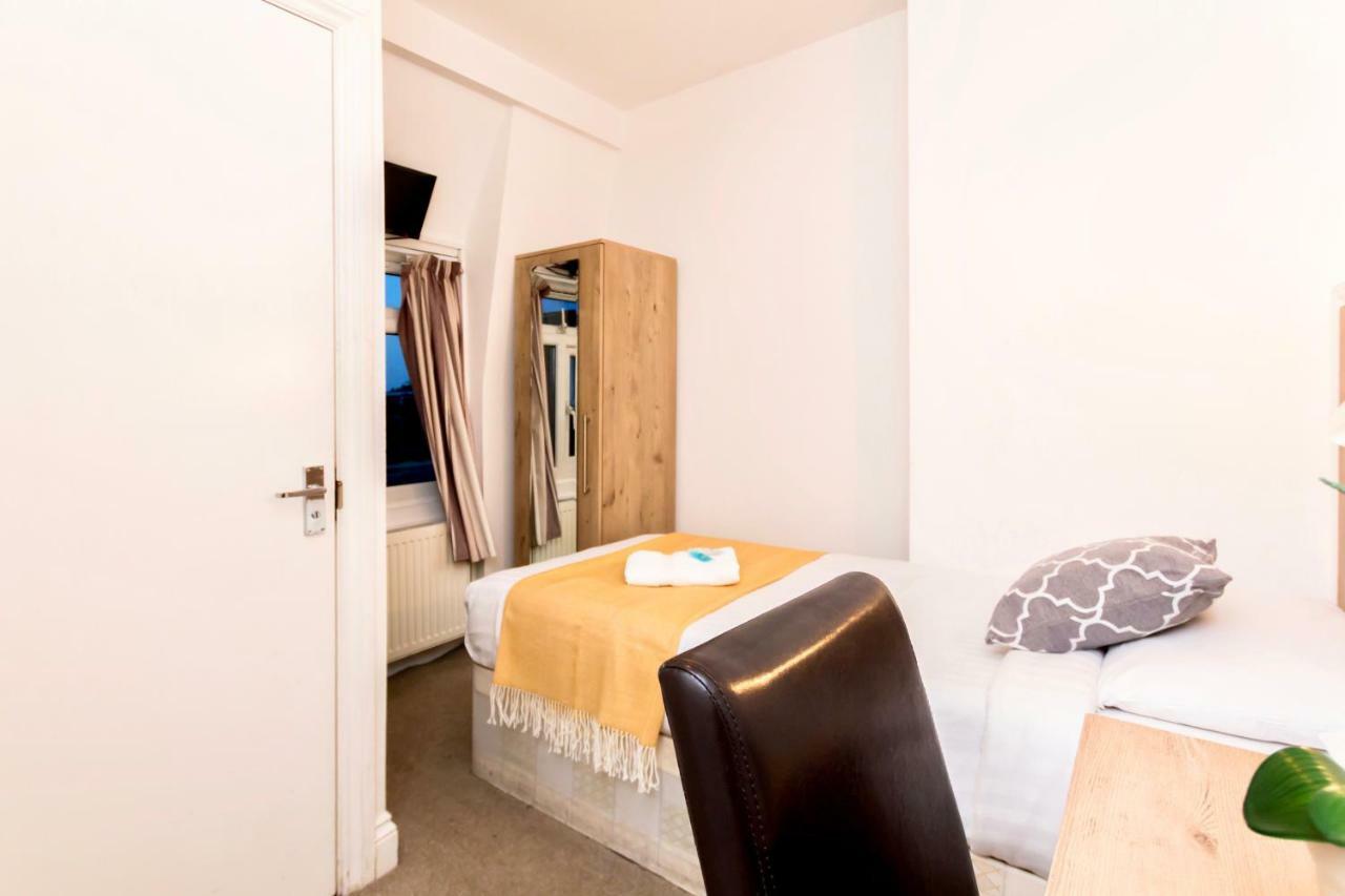 Oyo Tamtam Acton Hotell
