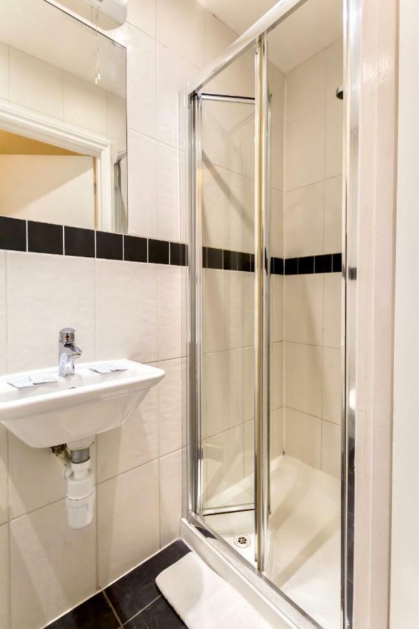 Oyo Tamtam Acton Hotell 3*