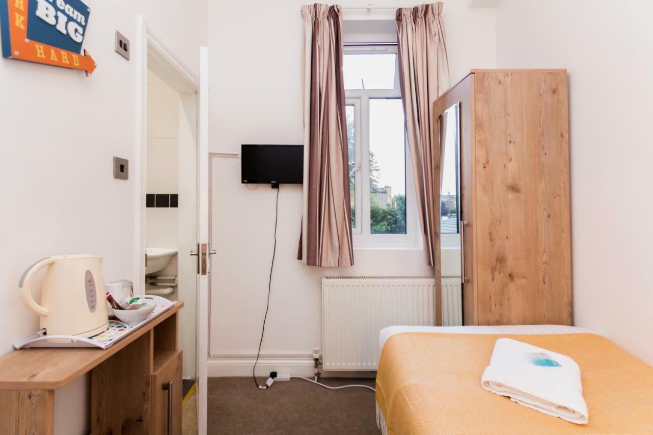 Oyo Tamtam Acton Hotell