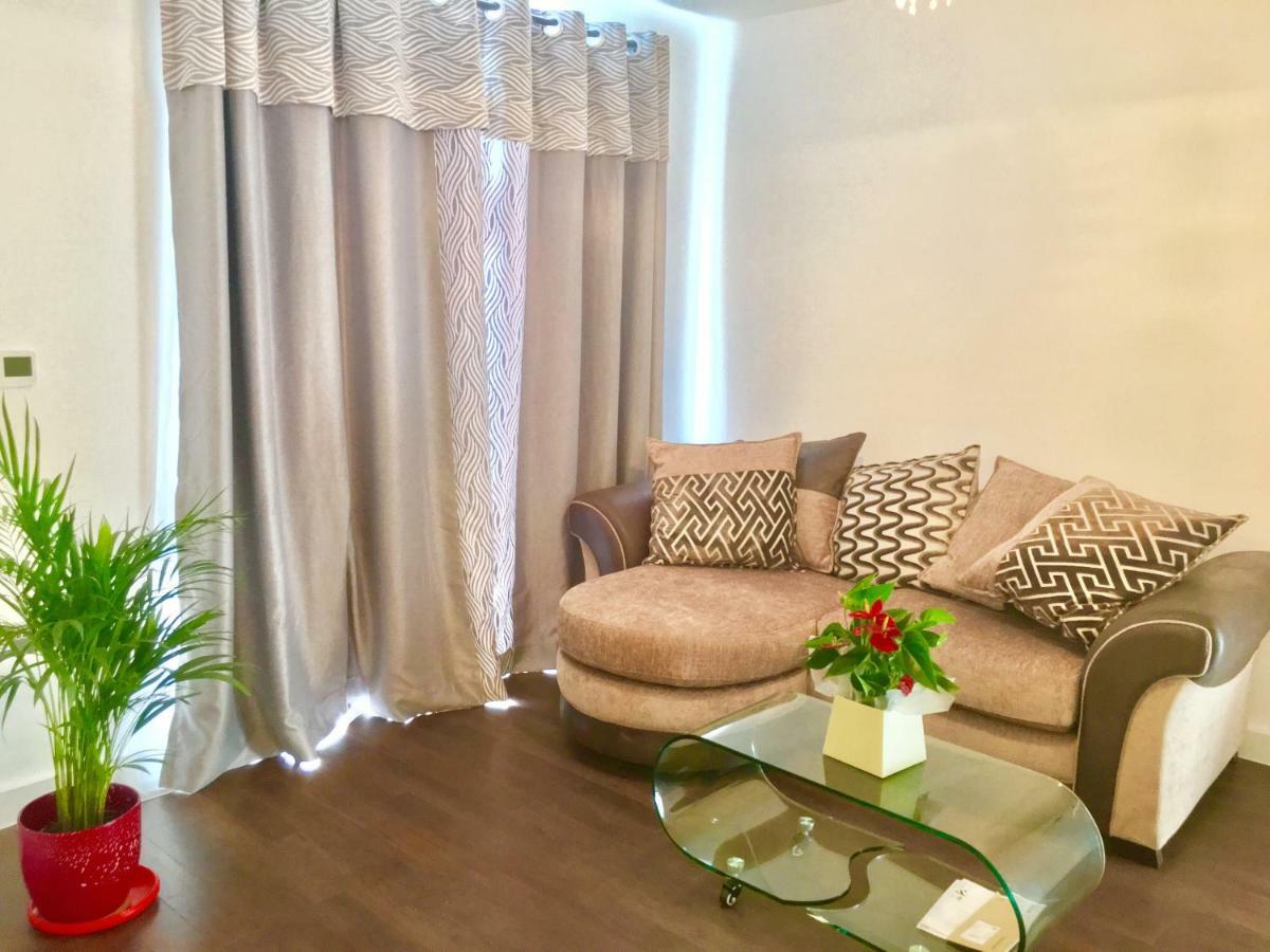 2-bedrooms Modern Next To Velodrome, Lounge, Balcony, Parking, Abba * London