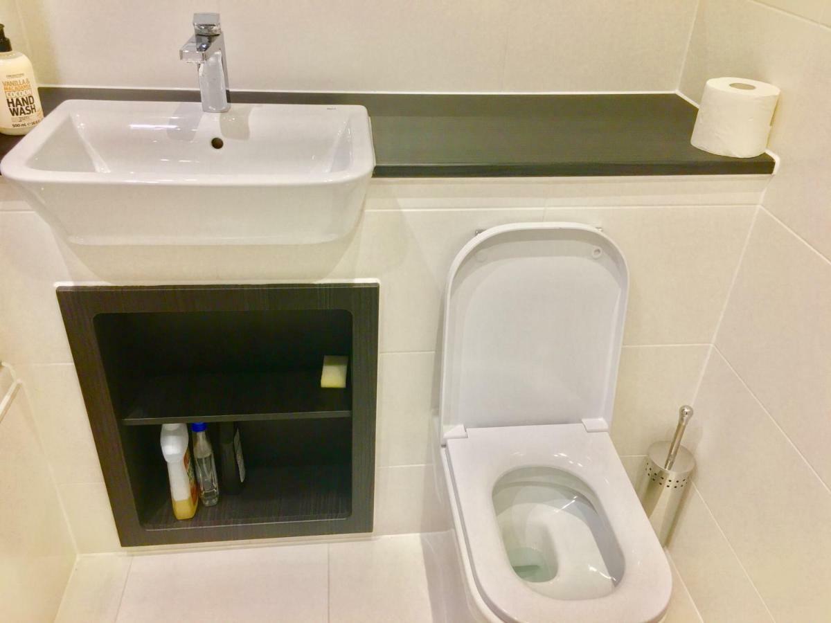 2-bedrooms Modern Next To Velodrome, Lounge, Balcony, Parking, Abba London