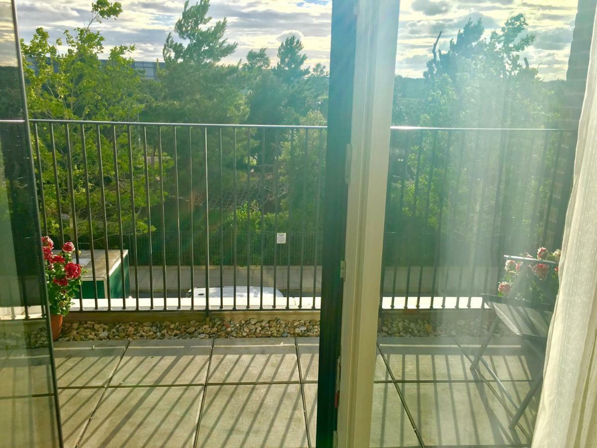 2-bedrooms Modern Next To Velodrome, Lounge, Balcony, Parking, Abba London