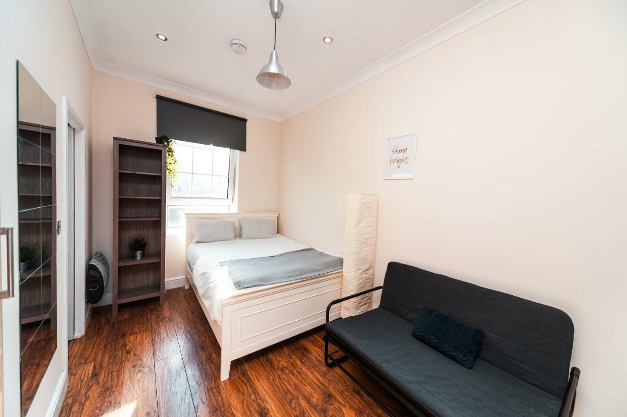 Private En-suite @ Liverpool Street, Brick Ln Guest house London