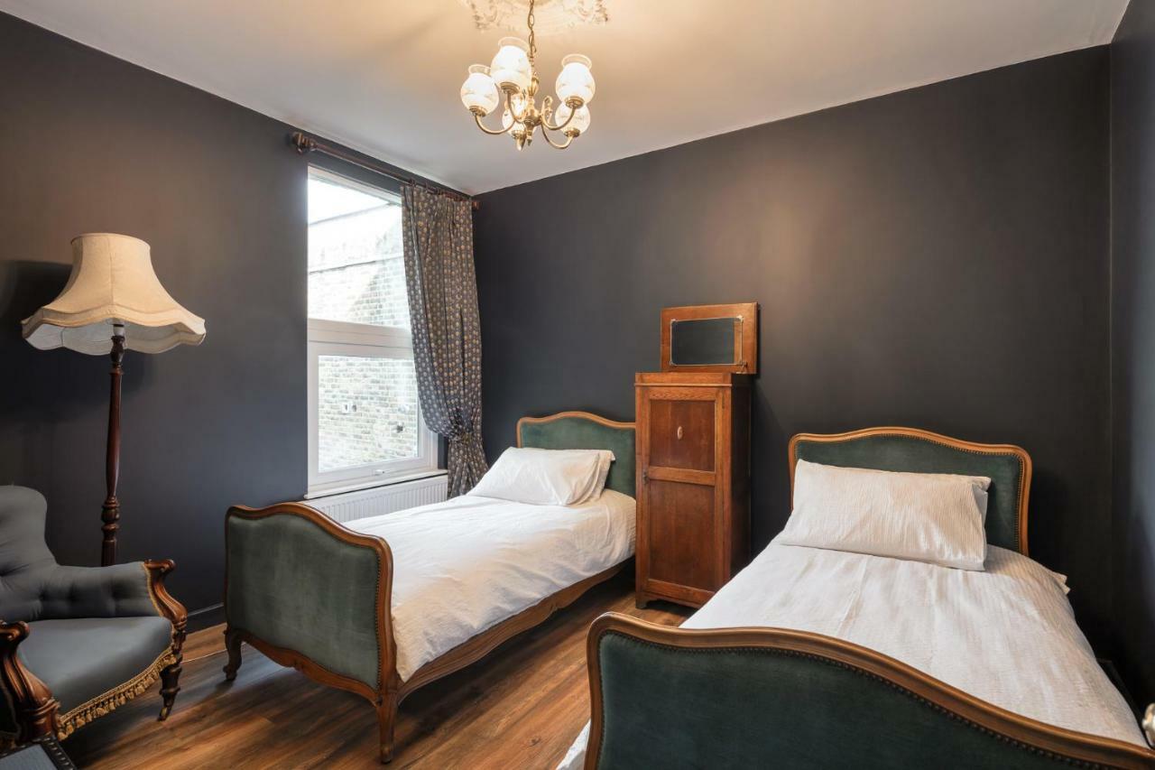 Courcy Road - 7 Bedroom - Sleeps Up To 22 Apartment *