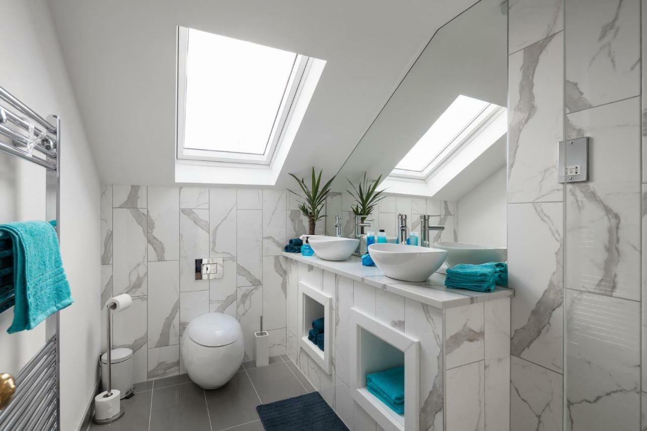 Courcy Road - 7 Bedroom - Sleeps Up To 22