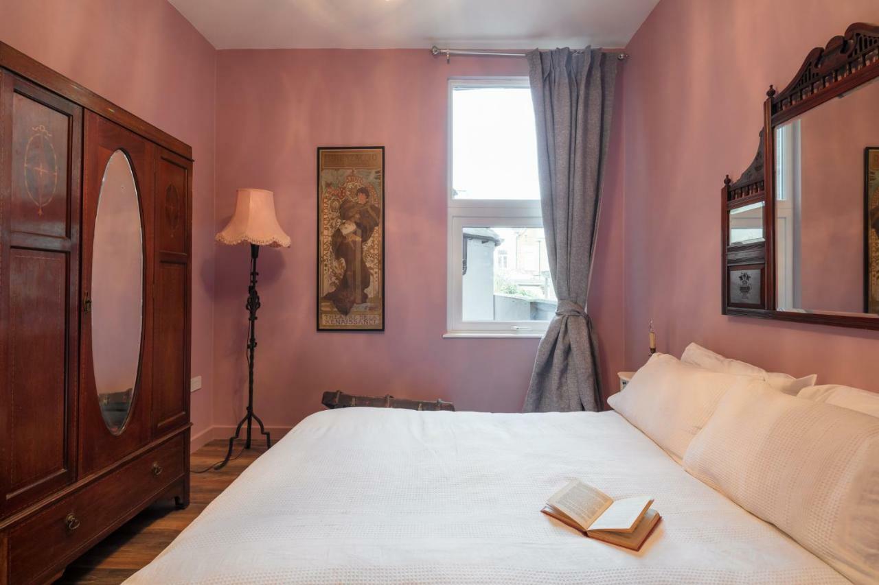 Courcy Road - 7 Bedroom - Sleeps Up To 22 Apartment