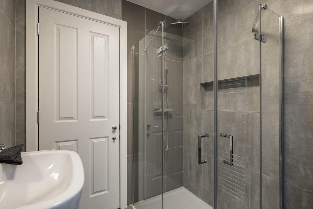 Courcy Road - 7 Bedroom - Sleeps Up To 22 Londres