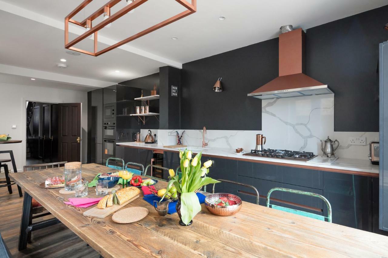 Courcy Road - 7 Bedroom - Sleeps Up To 22 Apartment